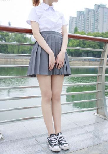 欧美华人整片第一页a_未删减完整版