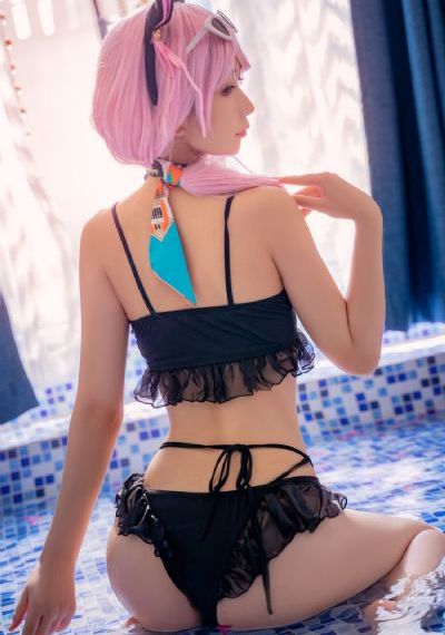 欧美美女肥臀_高清超清免费观看